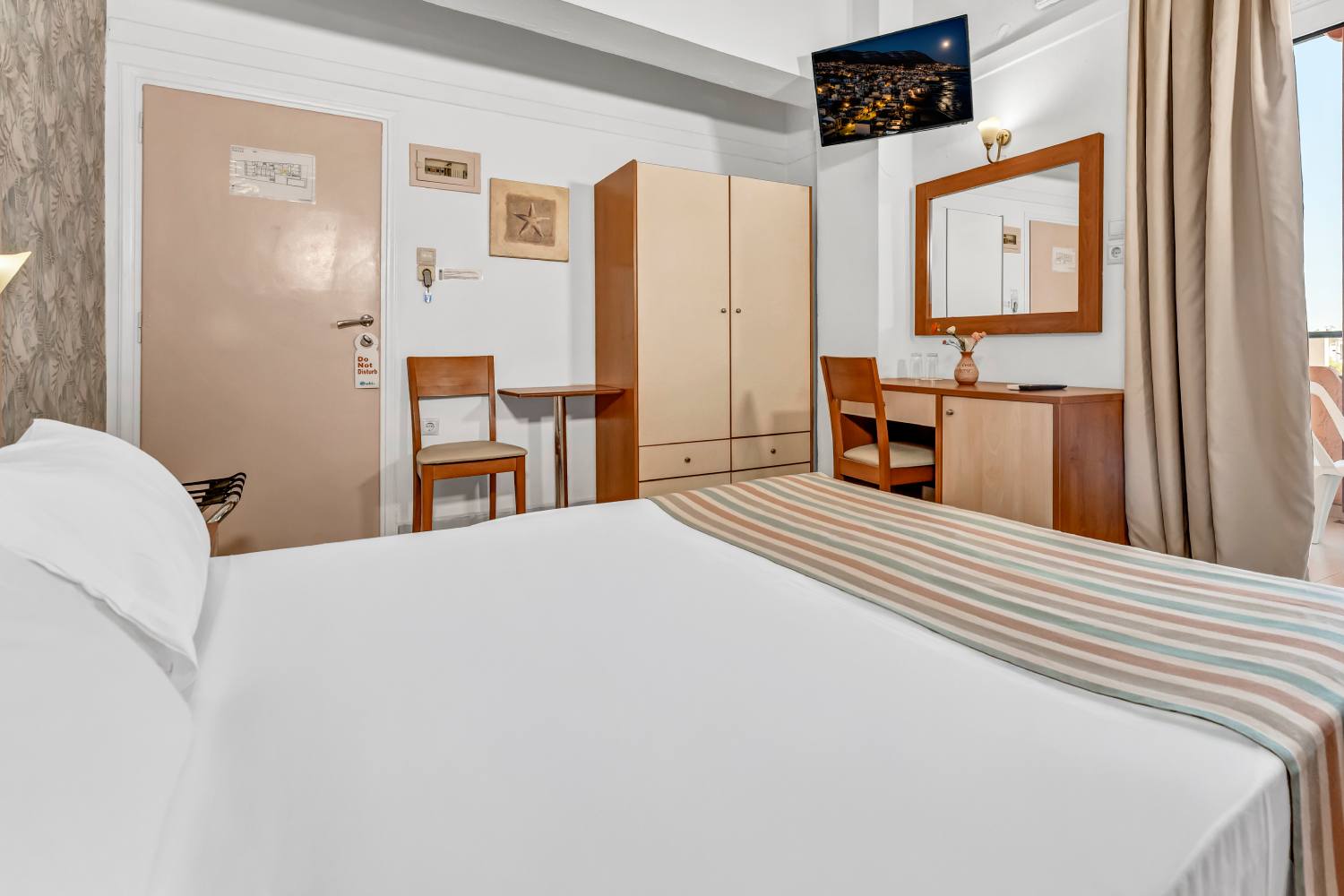 Erato hotel Dbl room - double bed..