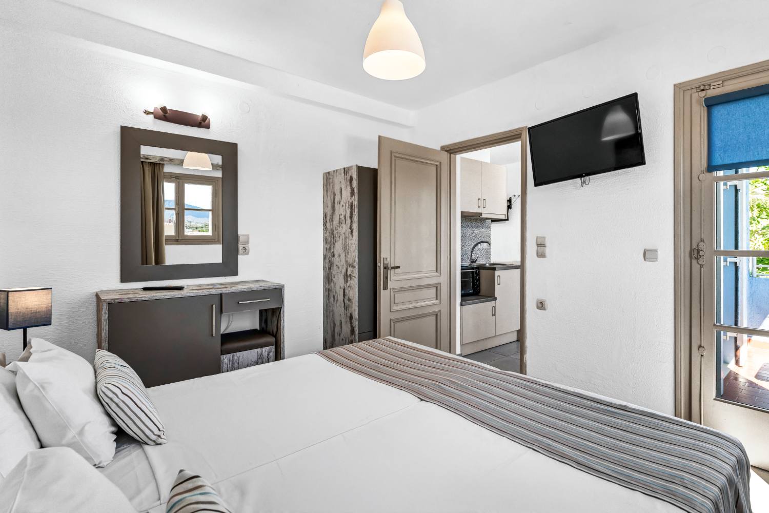 Erato hotel junior suite 2 - 3 pax