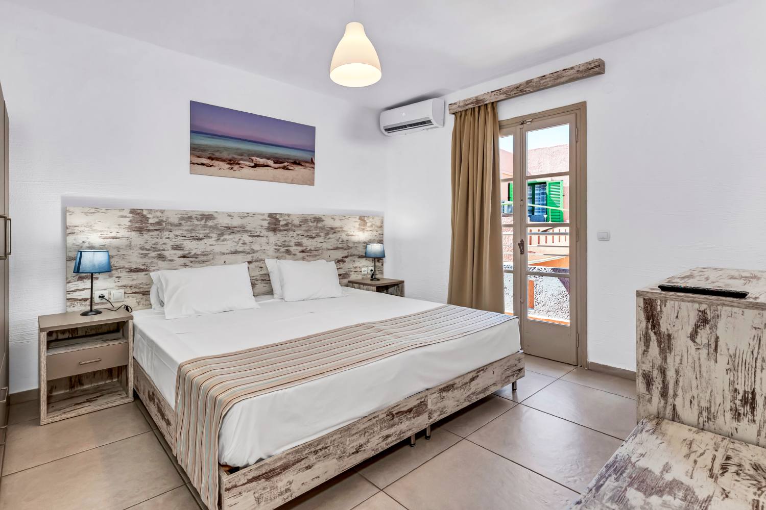 Erato hotel junior suite 4 pax. 2