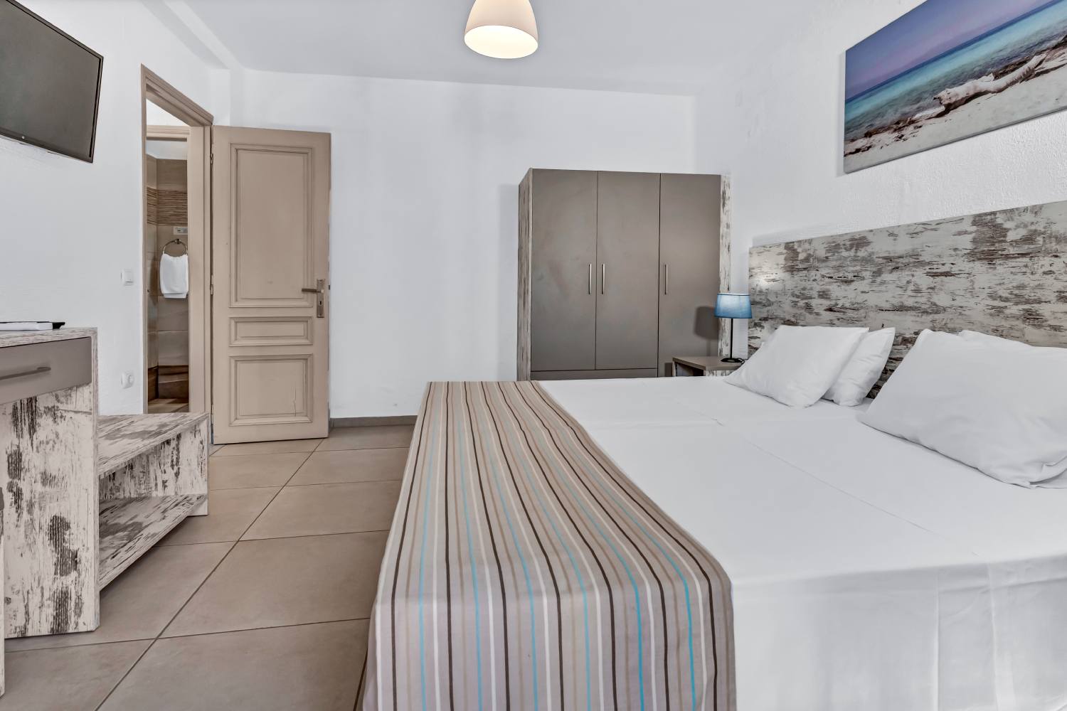 Erato hotel junior suite 4 pax. 5