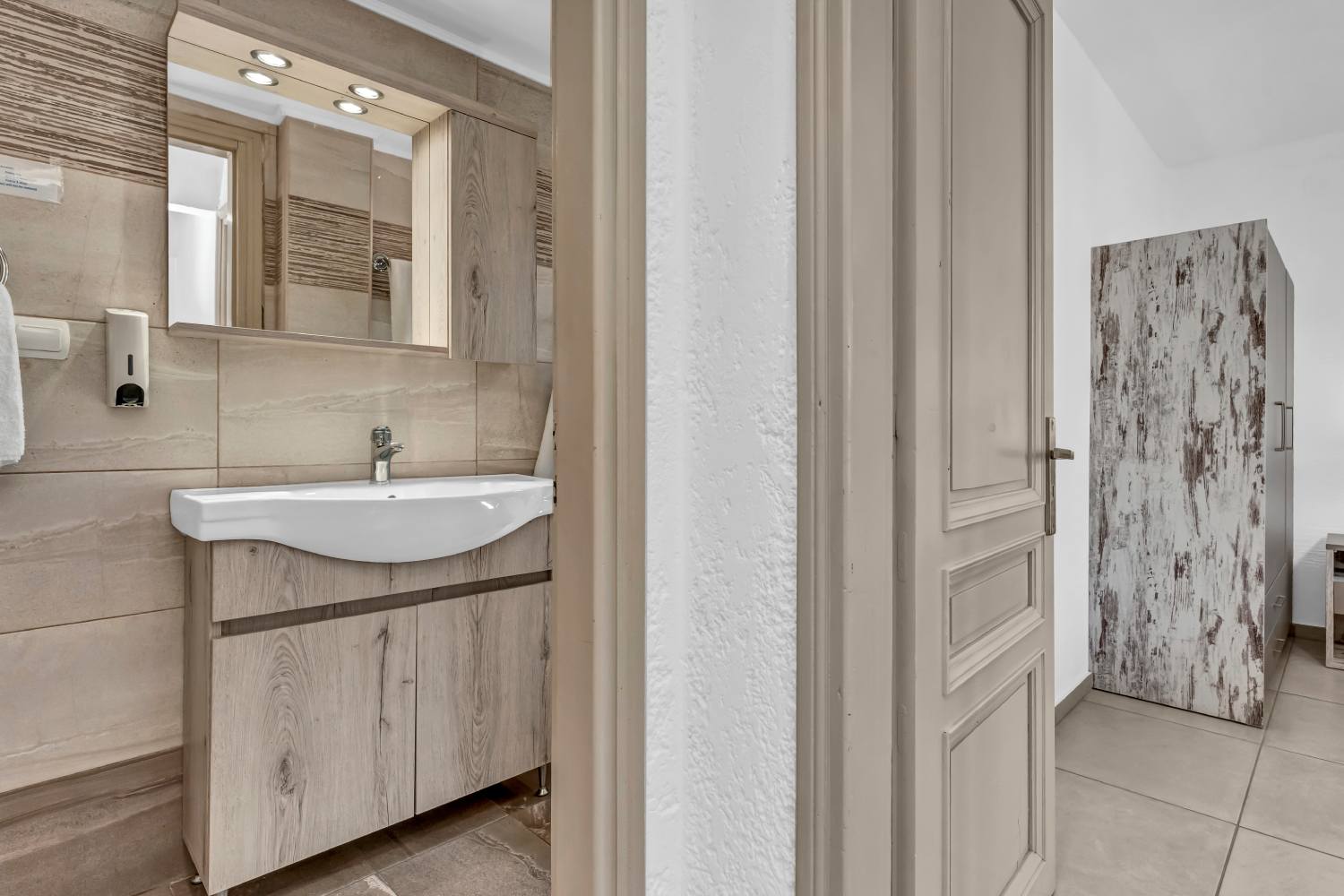 Erato hotel junior suites 4 pax. 7