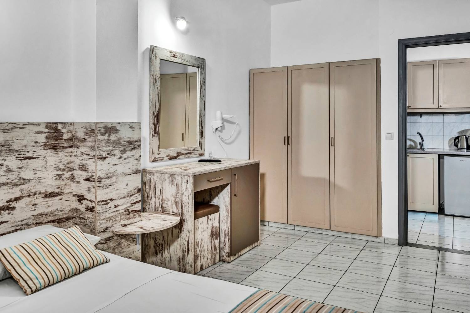 Evina hotel junior suite 4 pax. 3