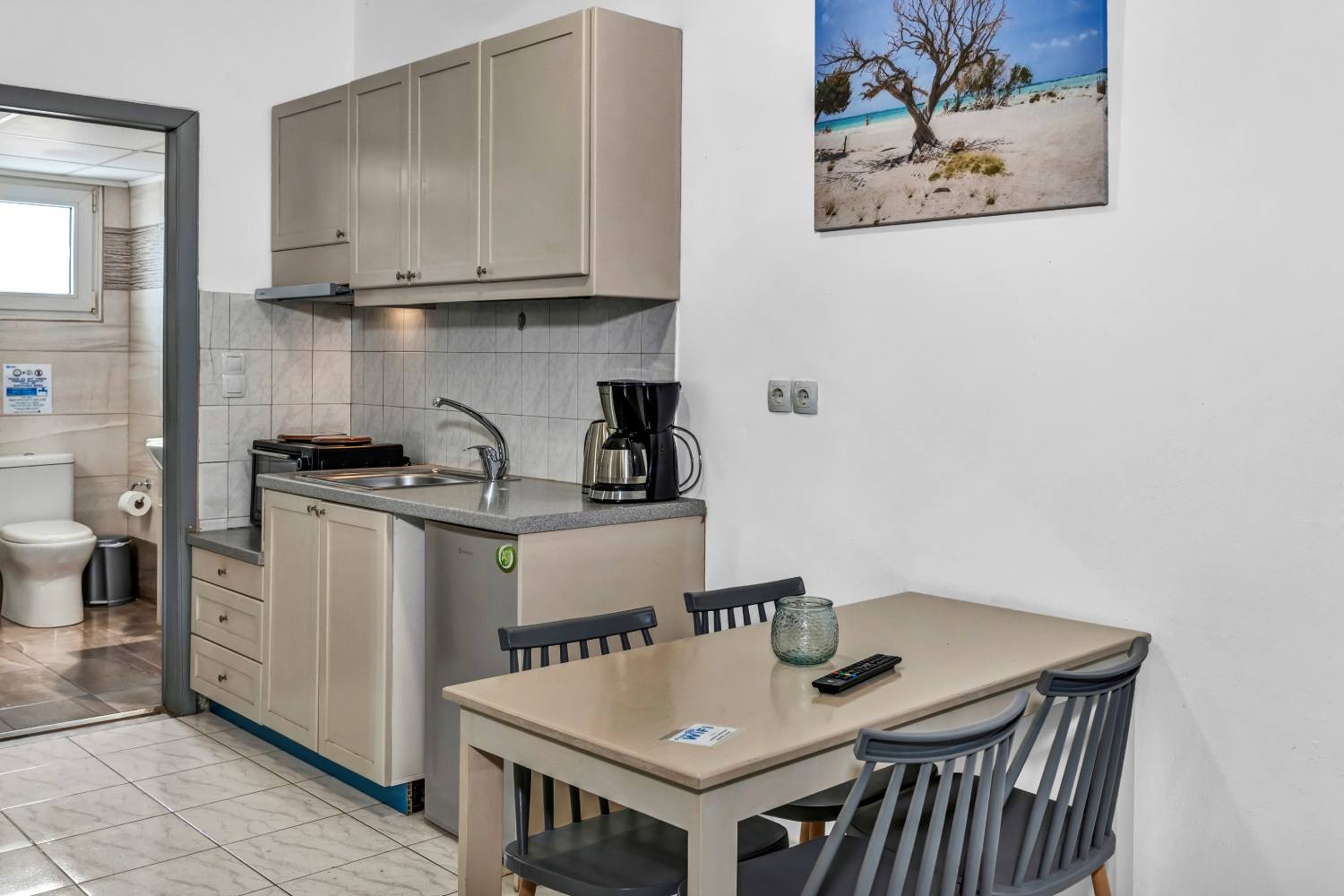 Evina junior suite 4 pax. 6