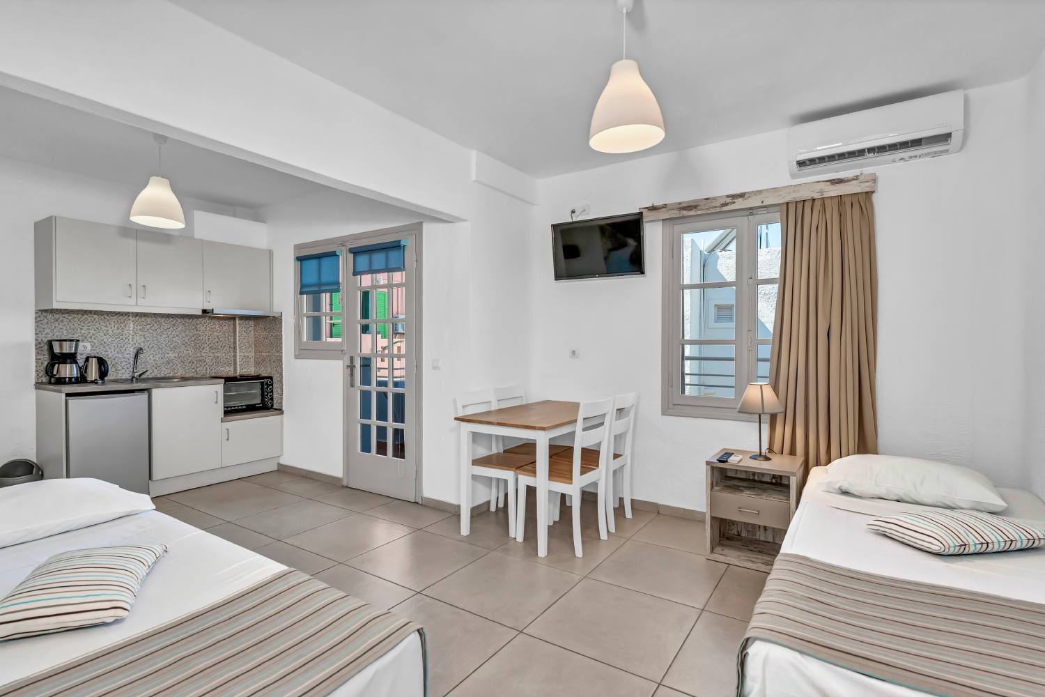 Evina junior suite 4 pax