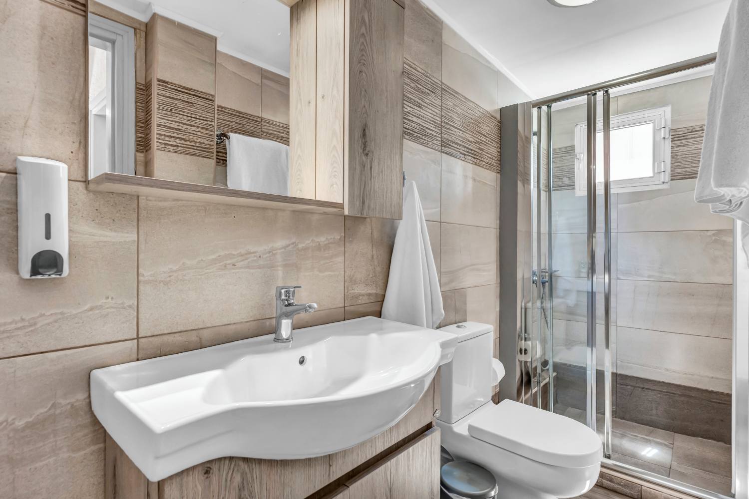 Evina junior suite bathroom