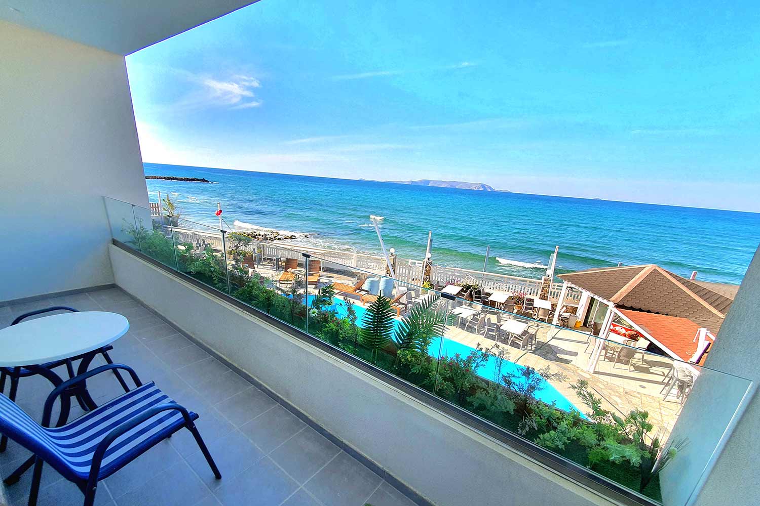 Sunset-beach-junior-suite-balcony-1